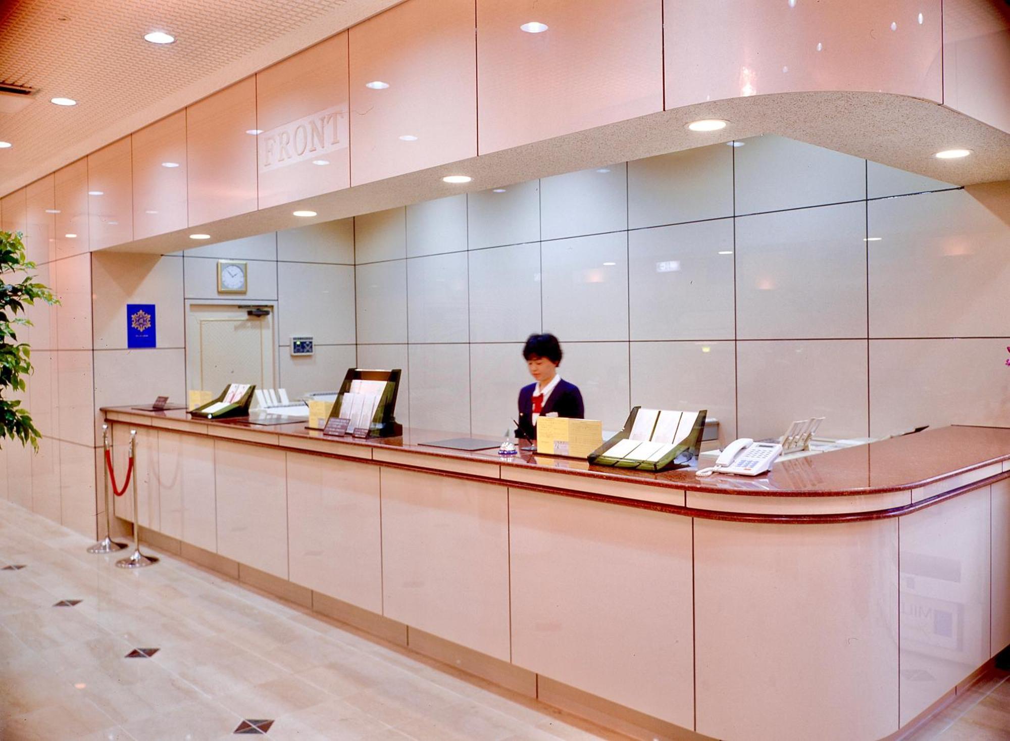 Okayama Ekimae Universal Hotel Exterior foto